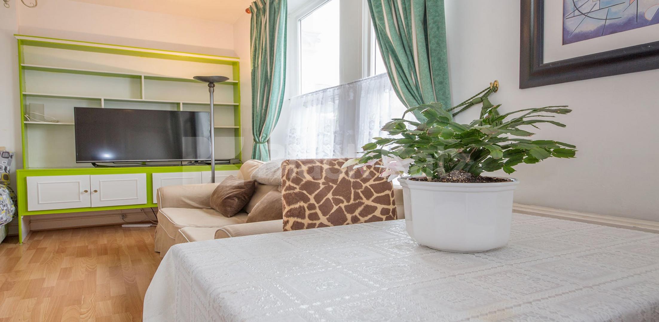 			UNDER OFFER , Studio Apartment, 1 bath, 1 reception Flat			 Sinclair Road, SHEPHERDS BUSH